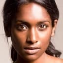 Anneika Rose als Farida Jatri