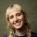 Rachael Sampson als Student