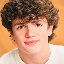Charlie Geany als Ken Preston