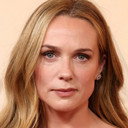 Kerry Condon als Alice
