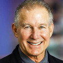 Brad Curtis als Narrator