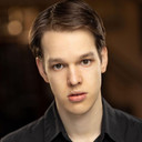 Linus Gomolka als Dennis