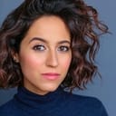 Sara Amini als Ellie