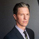 Jonathan Kells Phillips als Volk