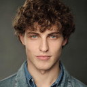 Conor Sánchez als Johnny Kavanagh