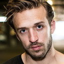 Henri Esteve als Andrea's Housemate