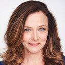 Anna Campbell als Dr. Levy
