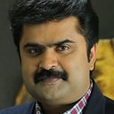 Anoop Menon als Vijay Menon