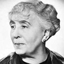 Olga Engl als Alte Dame im Mietshaus