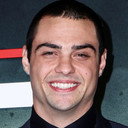 Noah Centineo als Jaden Stark