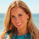 Jasmine Harman als Host