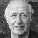 Dr. Fred Spiess als Self (archive footage)