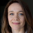 Angelika Richter als Frau Düseler