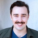 Dakota West als Betty Go Nightly