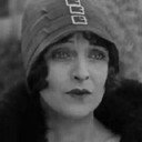 Julie Leonard als Little Mustard, the Sheriff's Daughter (uncredited)