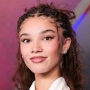 Malia Baker als Malia Weir