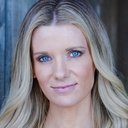 Molly Brady als Waitress Jennifer