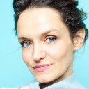 Céline Esperin als Nightclub hostess