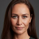 Neslihan Acar als Sedef Türel