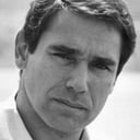 Robert Hossein als Dr. Sinn