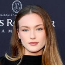 Chloe Rose Robertson als Esther