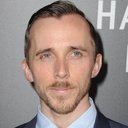 Benedict Hardie als Mr. Harbour