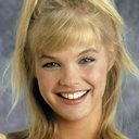 Julie McCullough als Elizabeth