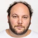 Denis Ölmez als Pfleger Mischa