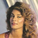 Wilma Dias als Loya