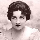 Hazel Daly als Honey