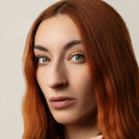 Hailey Mauk als Andi