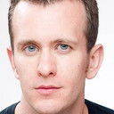 Garrett Zuercher als Officer Engel