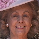 Alison McGuire als Queen of England