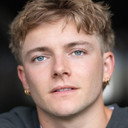 James Munn als Cosmo
