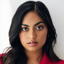 Swayam Bhatia als Sofi Hanson-Bhatt