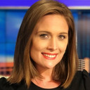 Meghan Packer als TV Anchor
