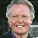 Jon Voight als Viktor Petrovich