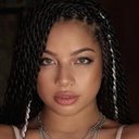 Kiana Ledé als Greenwood (voice)