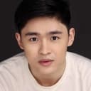 Kimson Tan als Kelvin Chong