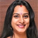 Surekha Vani als Karthik's mother