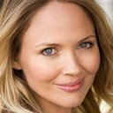 Lara Cox als Finn