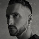 Andrew Moore als South African Team Climber (uncredited)