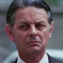 Philip Dallas als Padre Spinetti