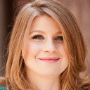Claire Gerety-Mott als Receptionist