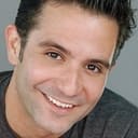 Mark Gagliardi als Father Chuck Donnelly