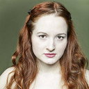 Zoe Cleland als Young Cassie