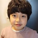 Lee Cheon-mu als Bo-ra's Brother