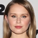 Eliza Scanlen als Elizabeth 'Beth' March