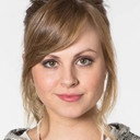 Tina O'Brien als Maid of Tonga