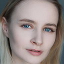 Лиза Хапова als Young Woman